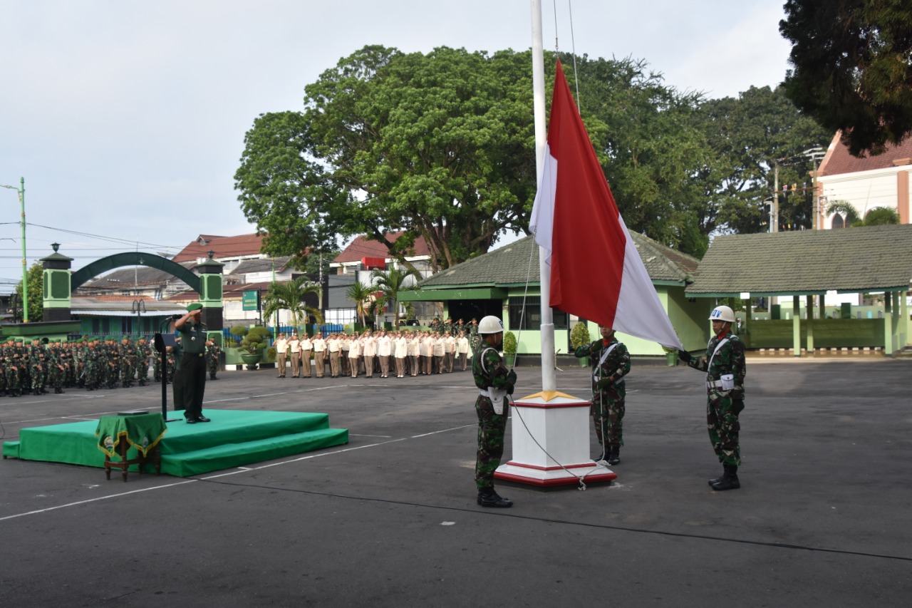 Prajurit Korem 073/Makutarama laksanakan Upacara hari Senin